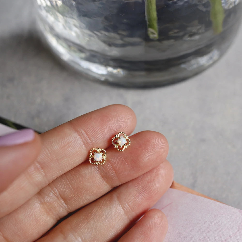 P148 silver925 synthetic opal flower pierce