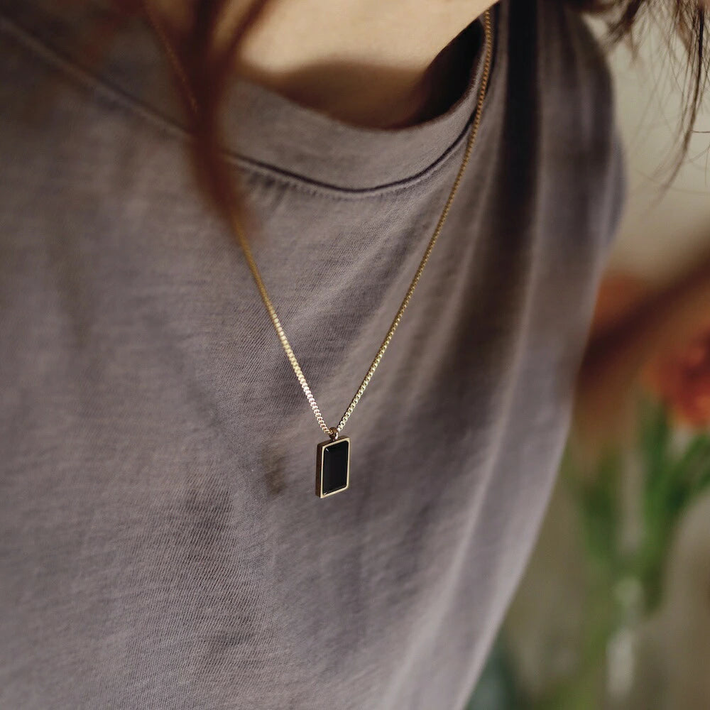 N072 stainless black square pendant