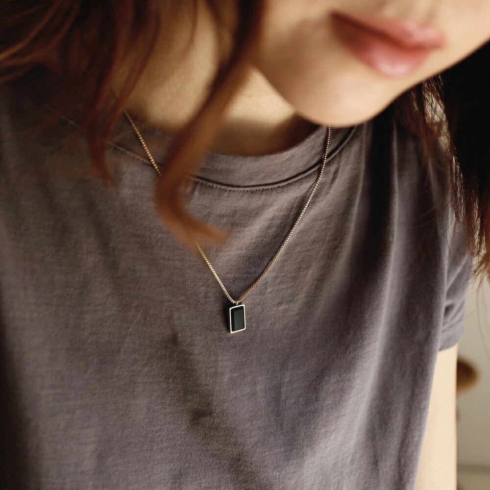 N072 stainless black square pendant