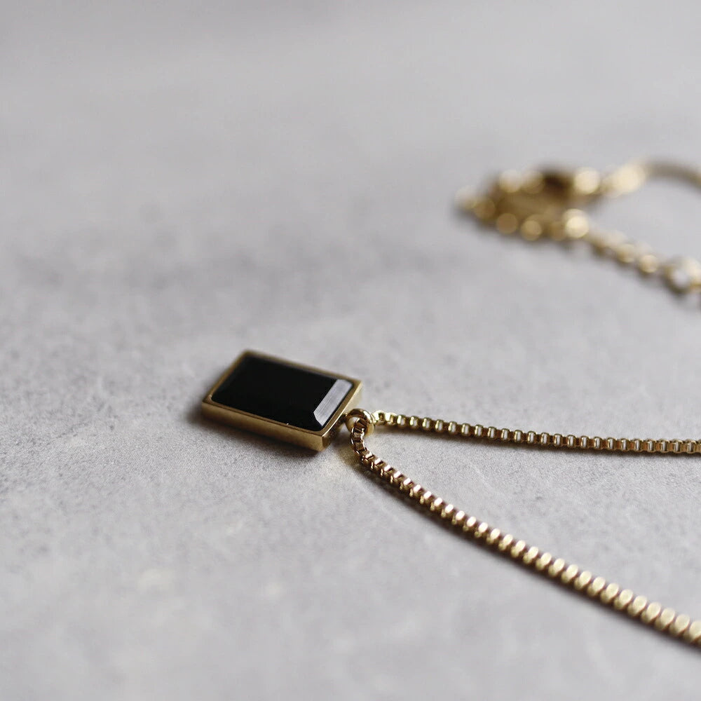 N072 stainless black square pendant