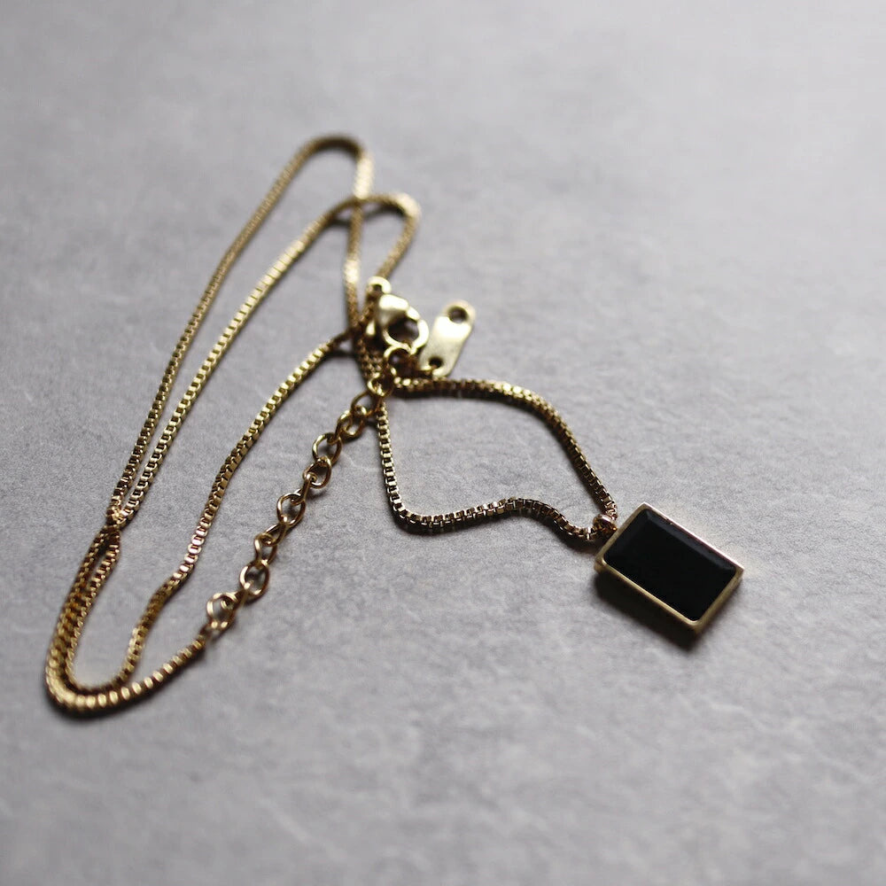 N072 stainless black square pendant