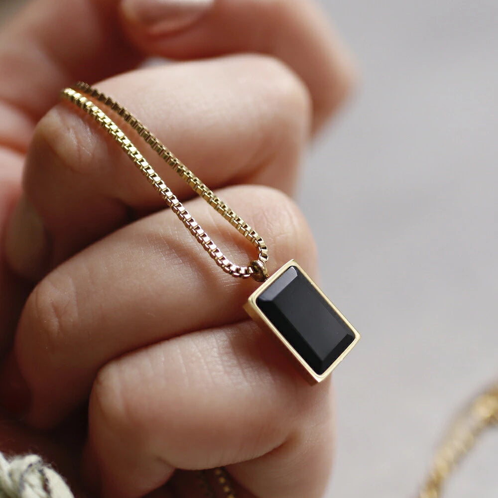 N072 stainless black square pendant