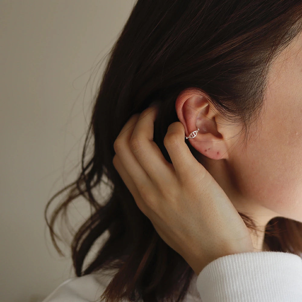 C098 silver925 DNA earcuff