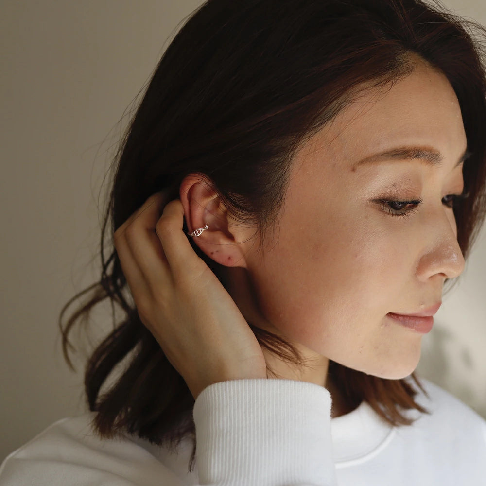 C098 silver925 DNA earcuff