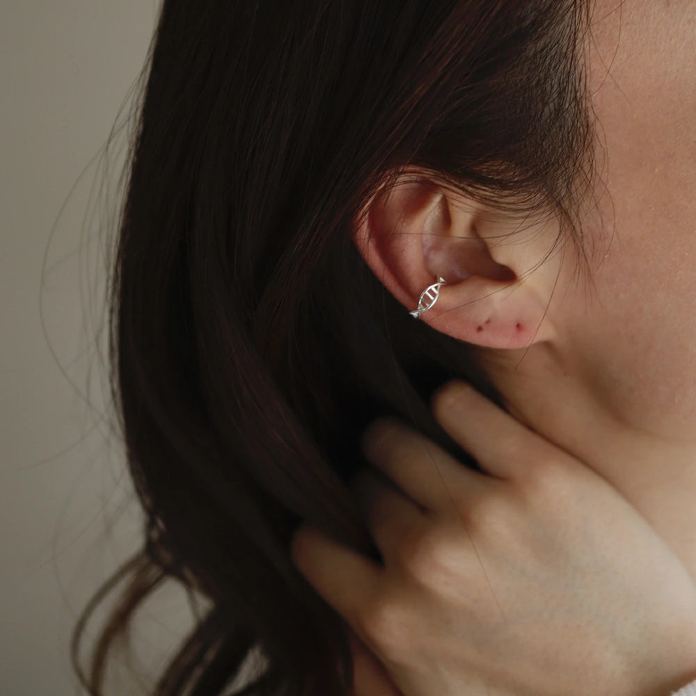 C098 silver925 DNA earcuff