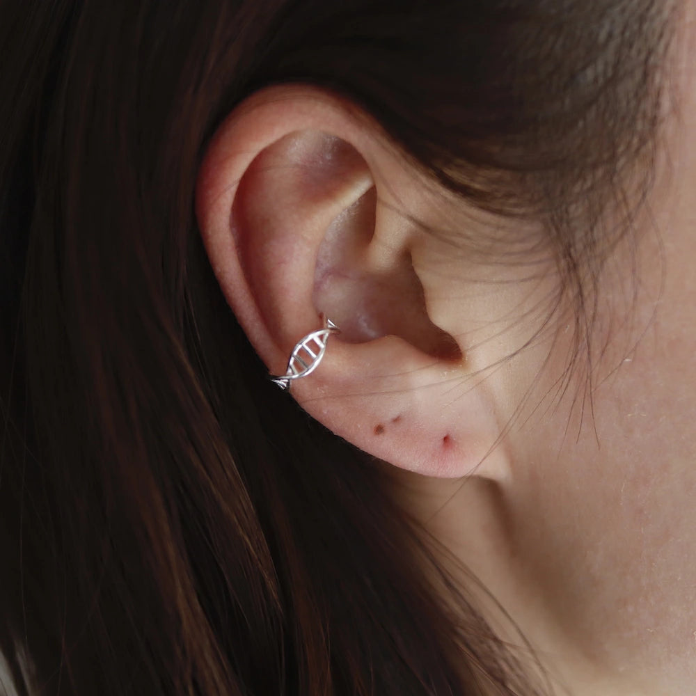 C098 silver925 DNA earcuff