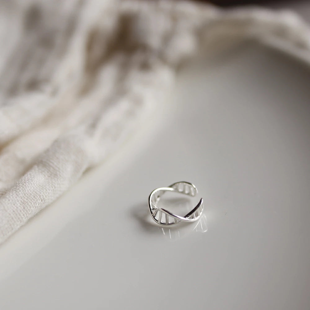 C098 silver925 DNA earcuff