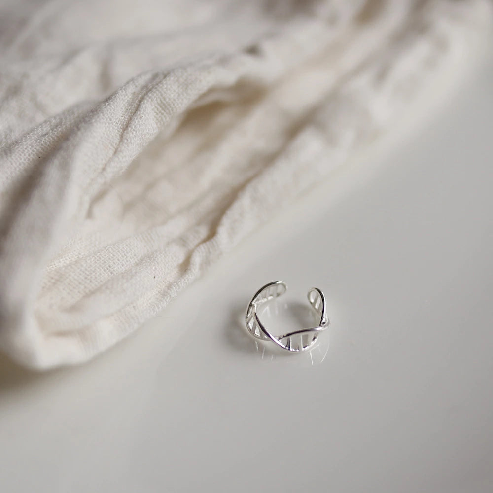 C098 silver925 DNA earcuff