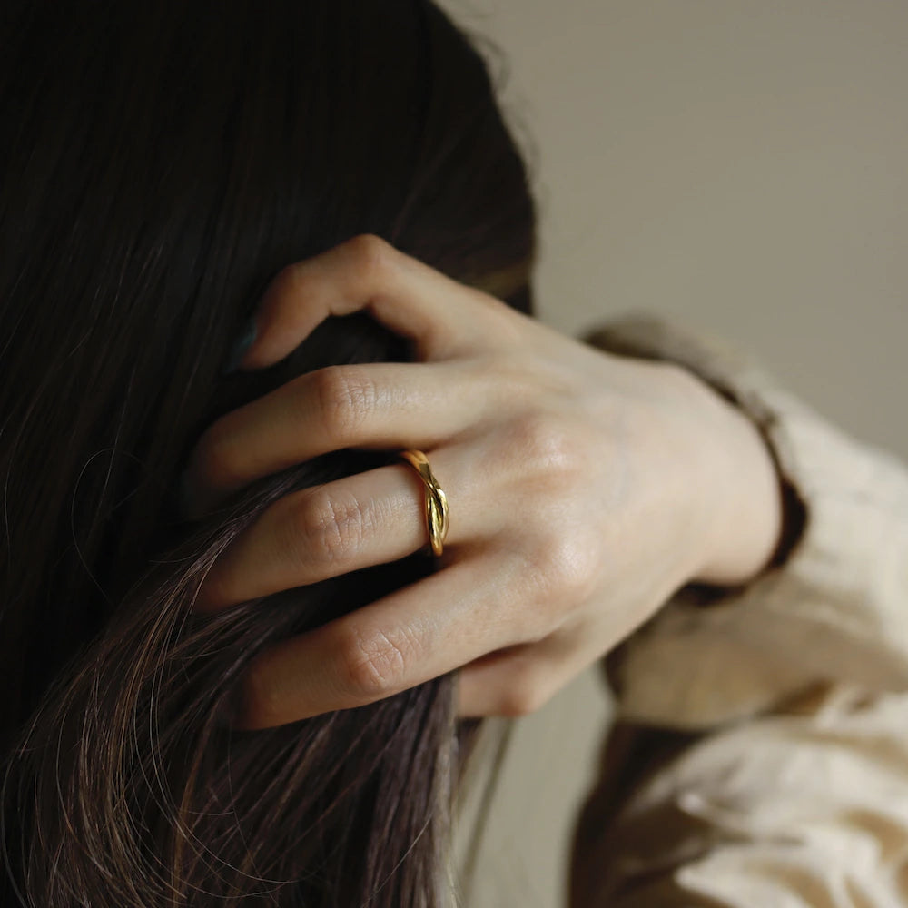 R070 stainless simple twist ring