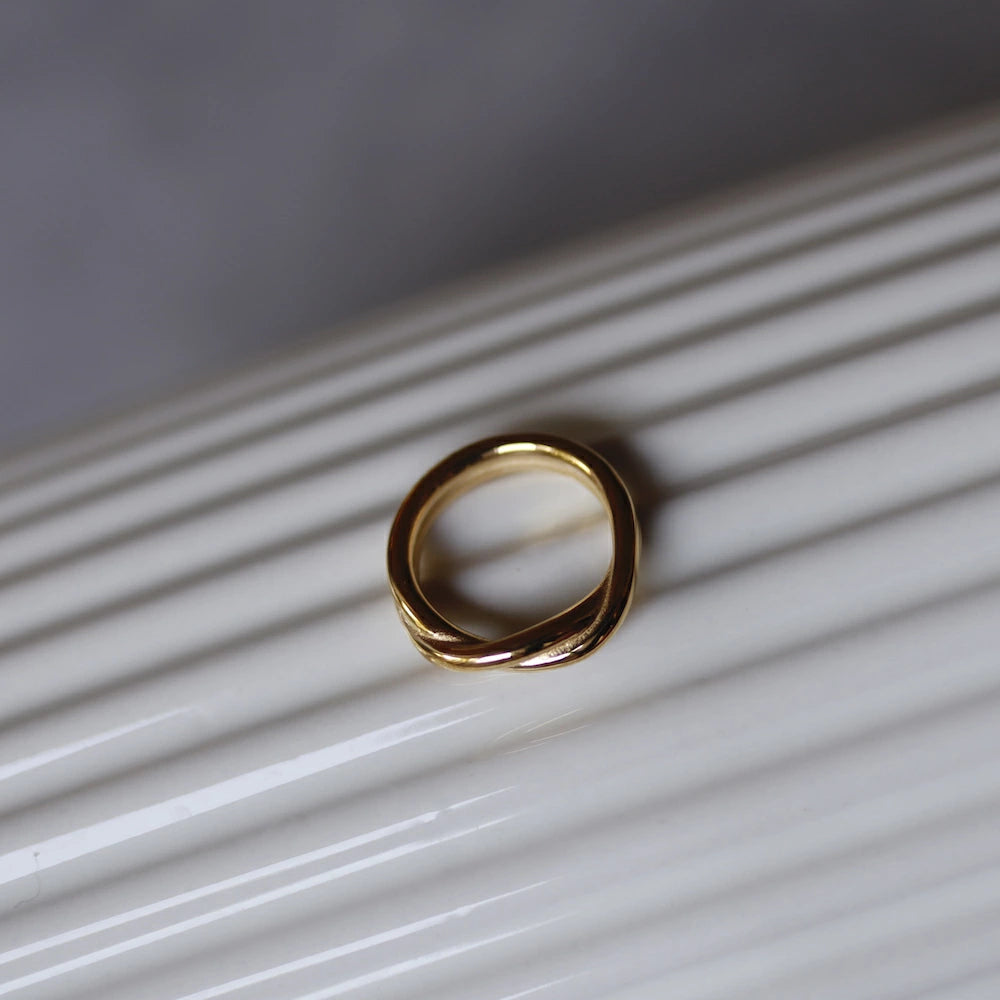 R070 stainless simple twist ring