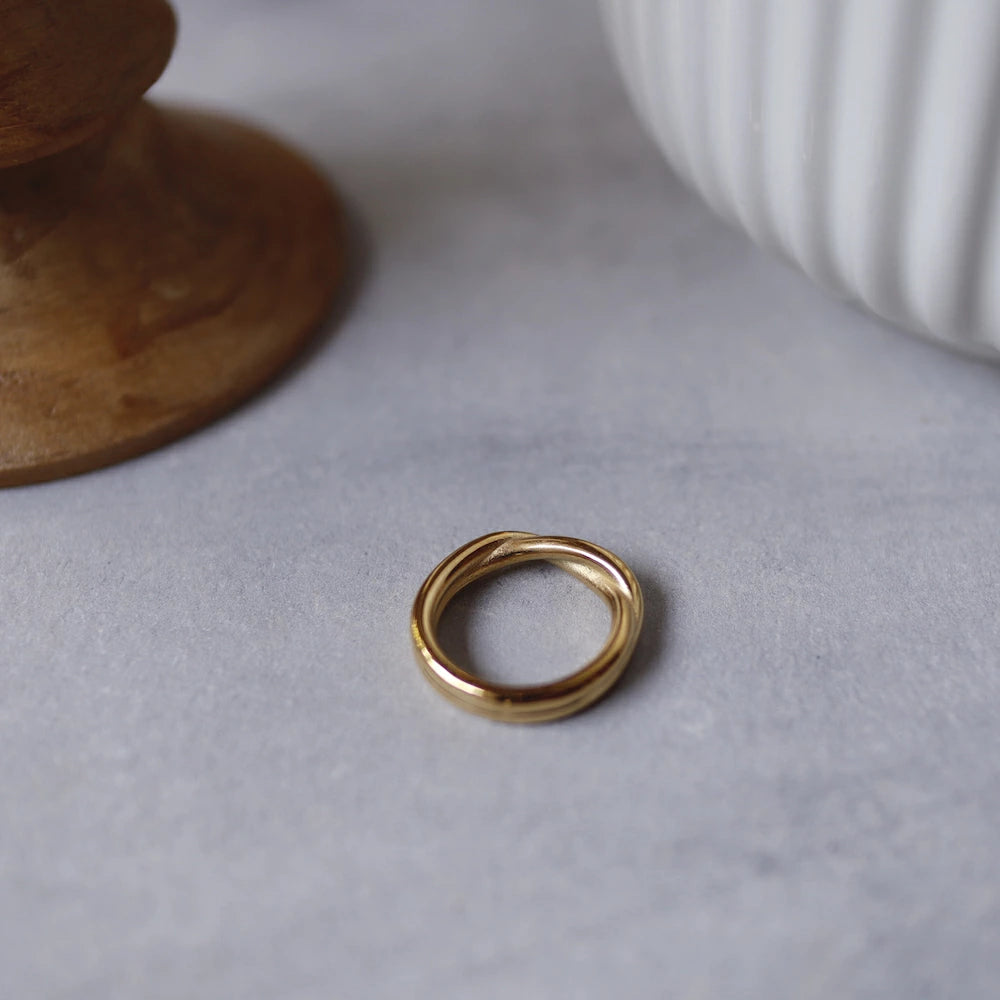 R070 stainless simple twist ring