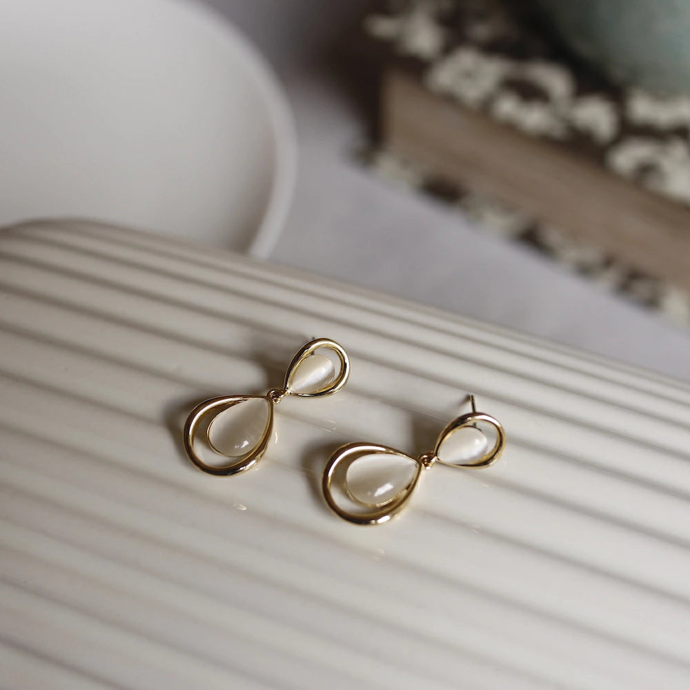 P231 synthetic cat's eye stone drop pierce