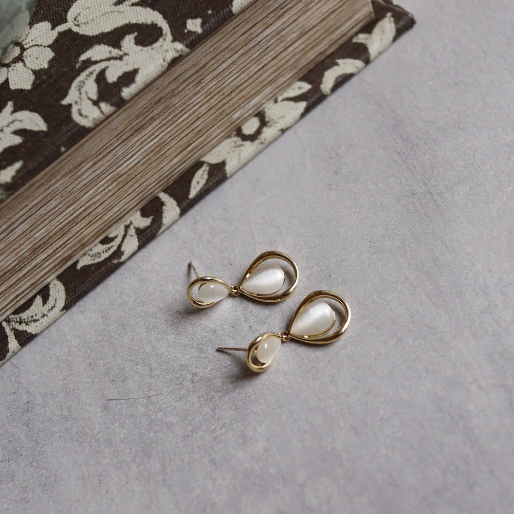 P231 synthetic cat's eye stone drop pierce