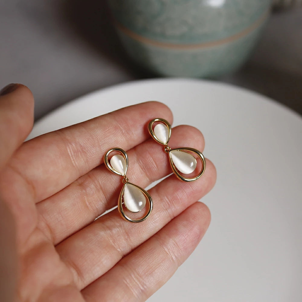 P231 synthetic cat's eye stone drop pierce