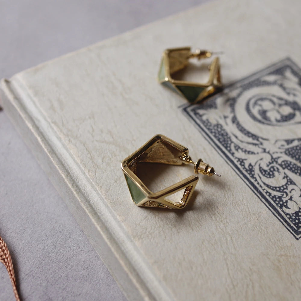 P251 geometric green hoop pierce