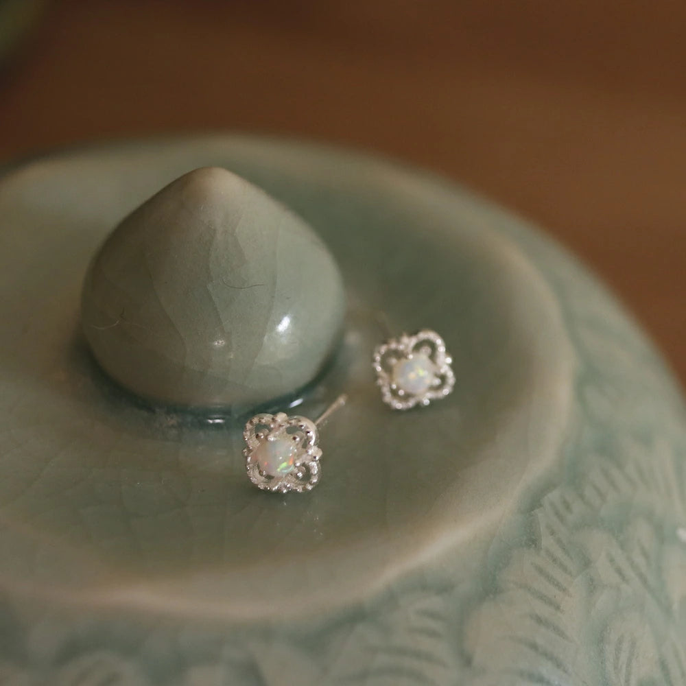 P148 silver925 synthetic opal flower pierce