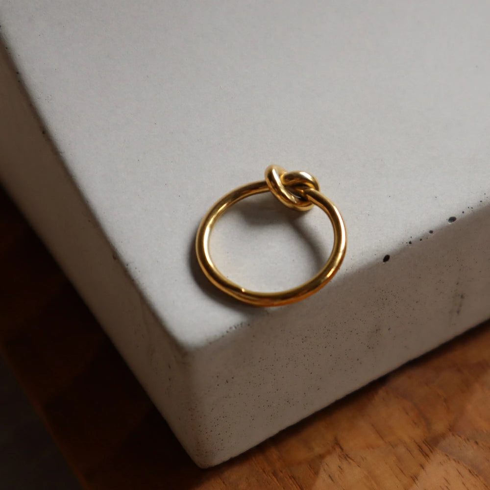 R001 stainless knot ring