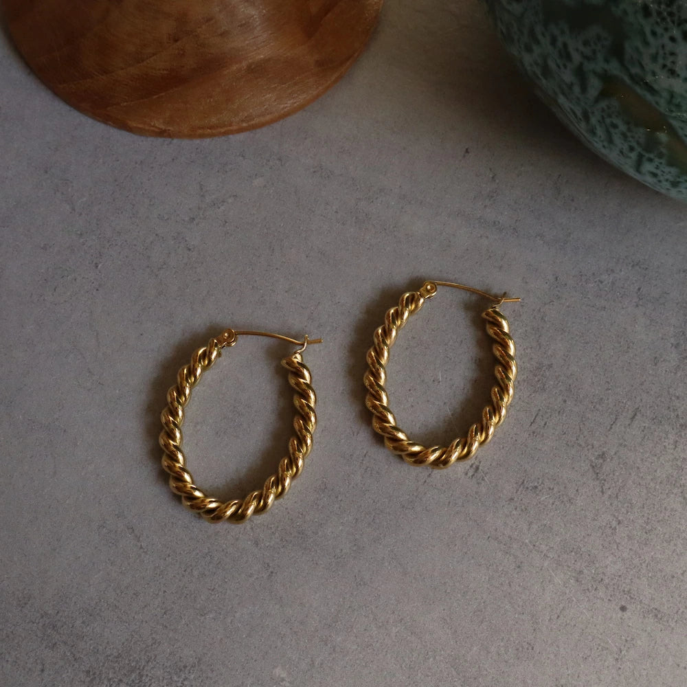 P302 stainless twist oversized hoop pierce