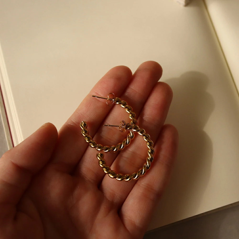 P006 stainless hoop twist pierce