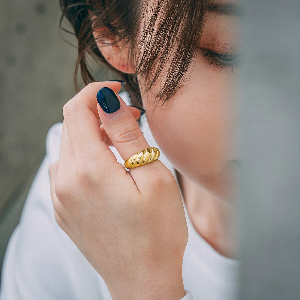 R092 stainless croissant ring
