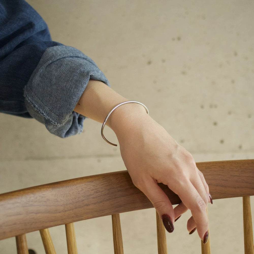 N139 stainless simple curve bangle