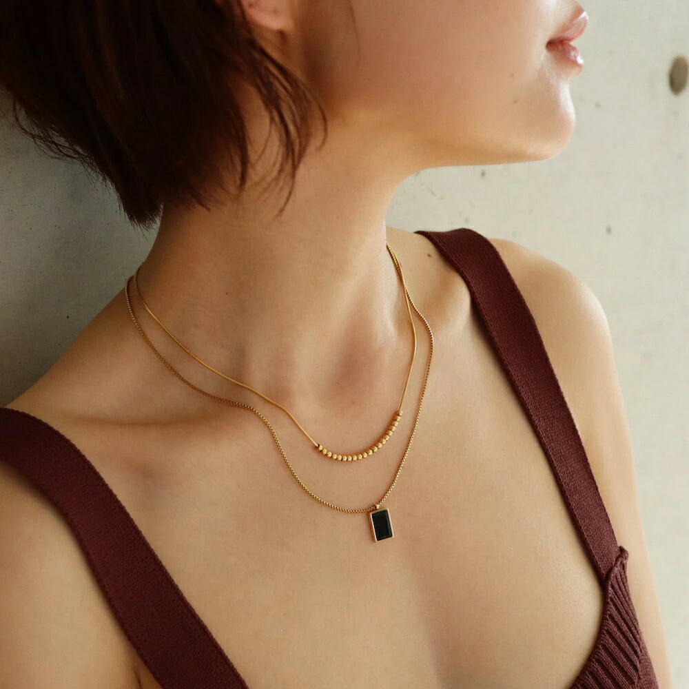 N072 stainless black square pendant