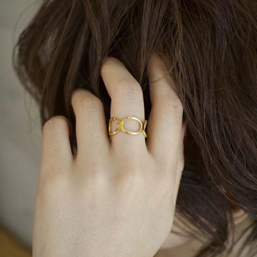 R099 stainless circle line ring
