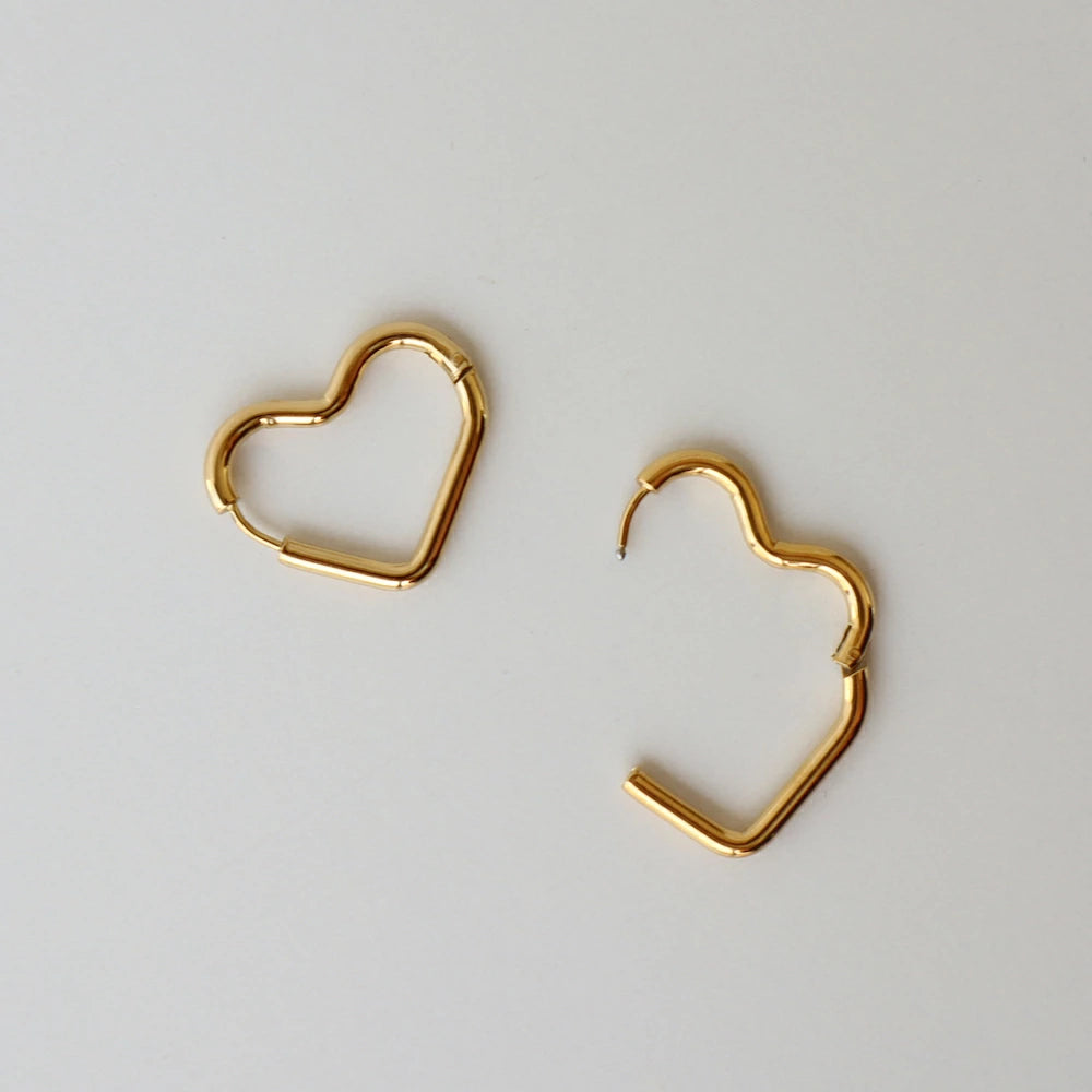 P126 stainless heart hoop pierce
