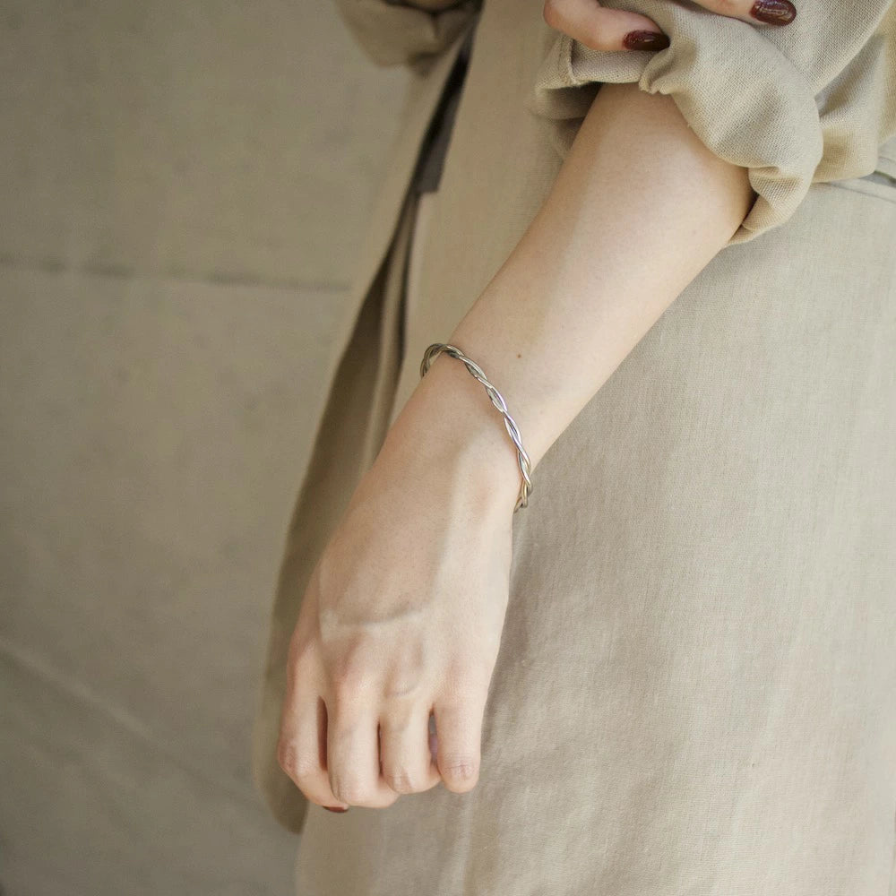 N153 stainless twist slim bangle