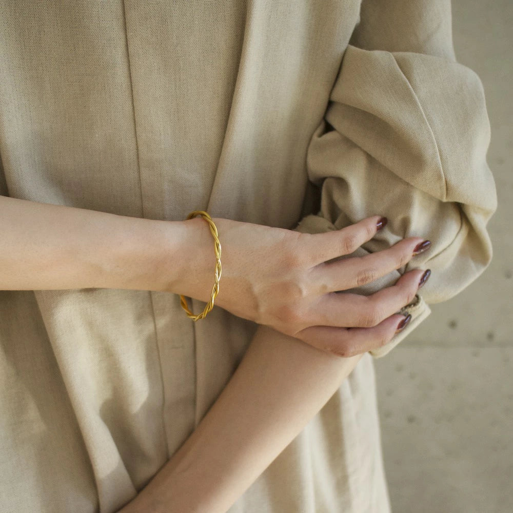 N153 stainless twist slim bangle
