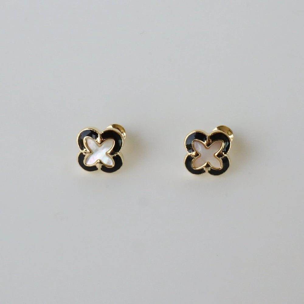 P351 black shell flower pierce /earring