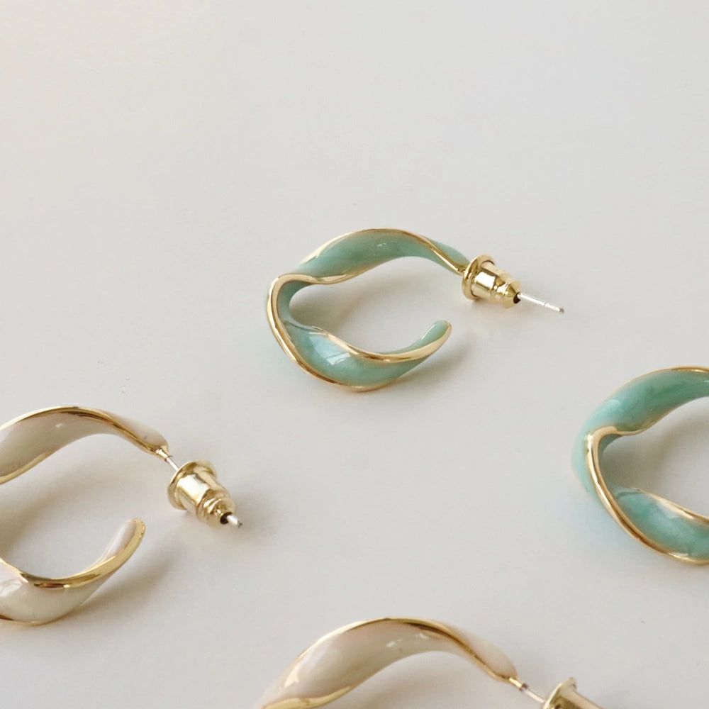P353 color shell twist hoop pierce