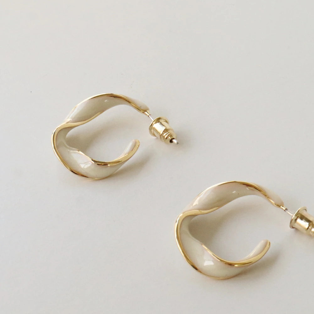 P353 color shell twist hoop pierce