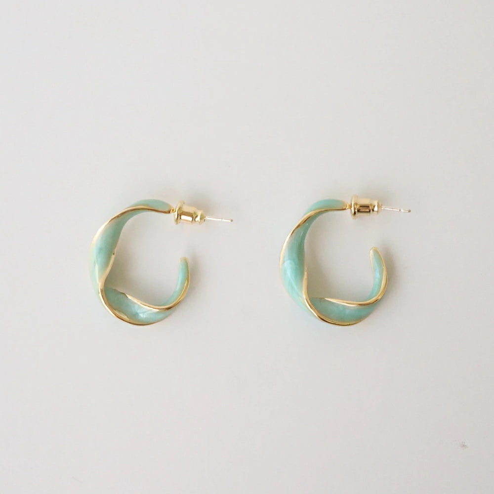 P353 color shell twist hoop pierce