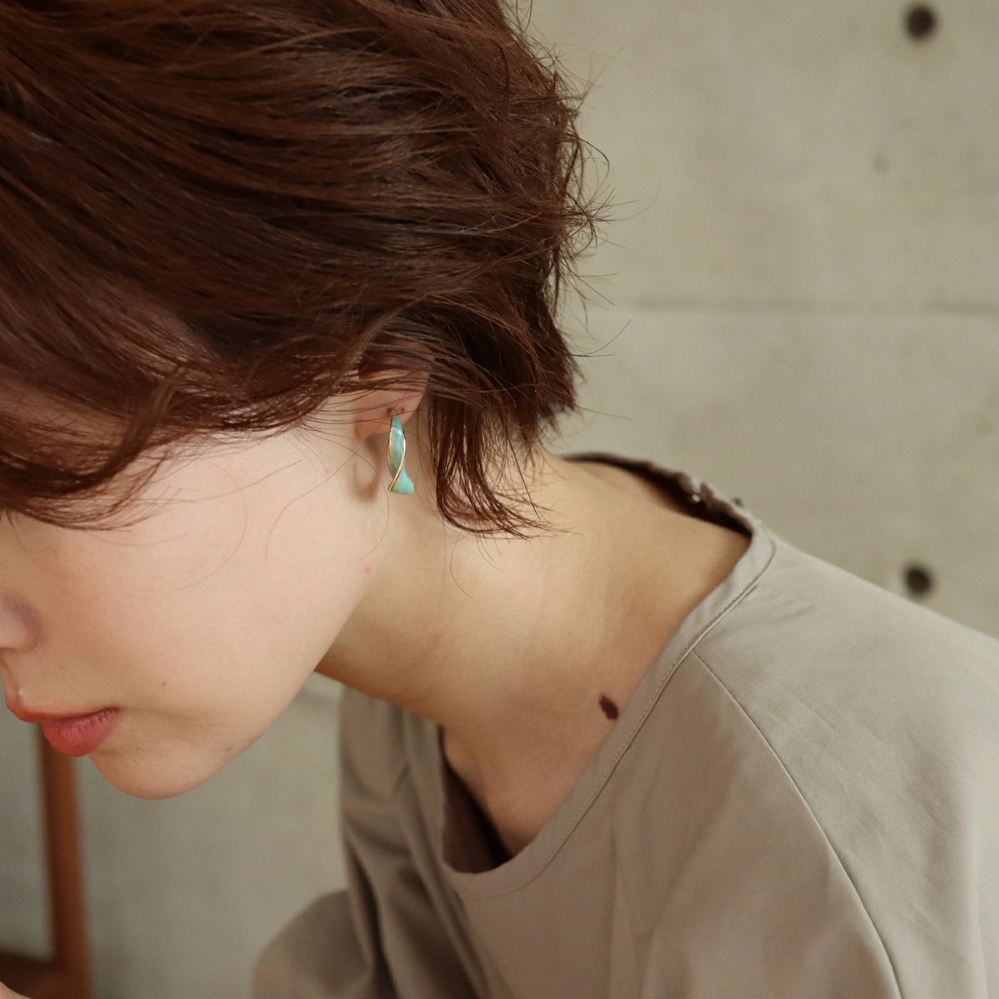 P353 color shell twist hoop pierce