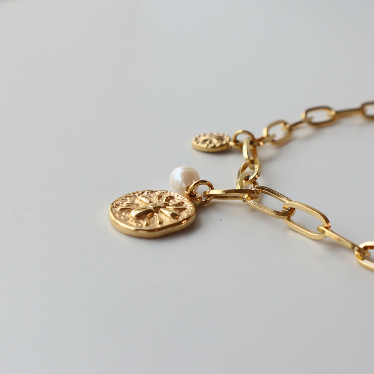 N170 stainless bee pendant necklace