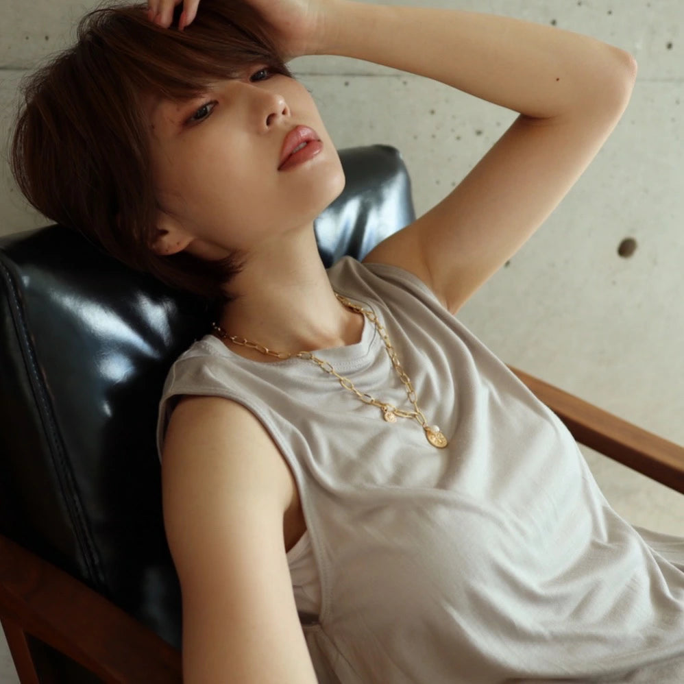 N170 stainless bee pendant necklace