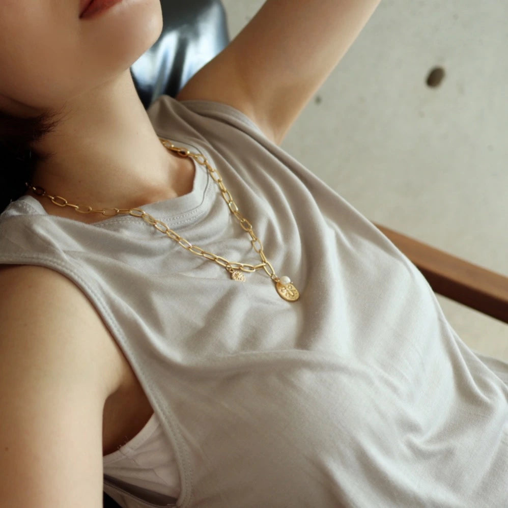 N170 stainless bee pendant necklace