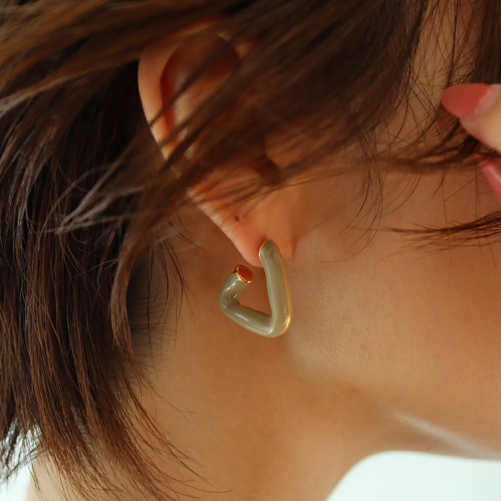 P372 color triangle pierce