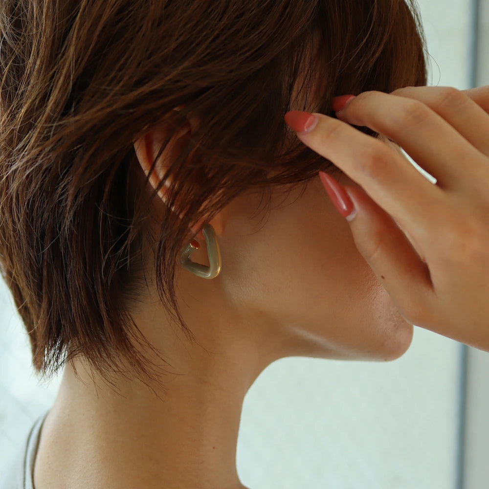 P372 color triangle pierce