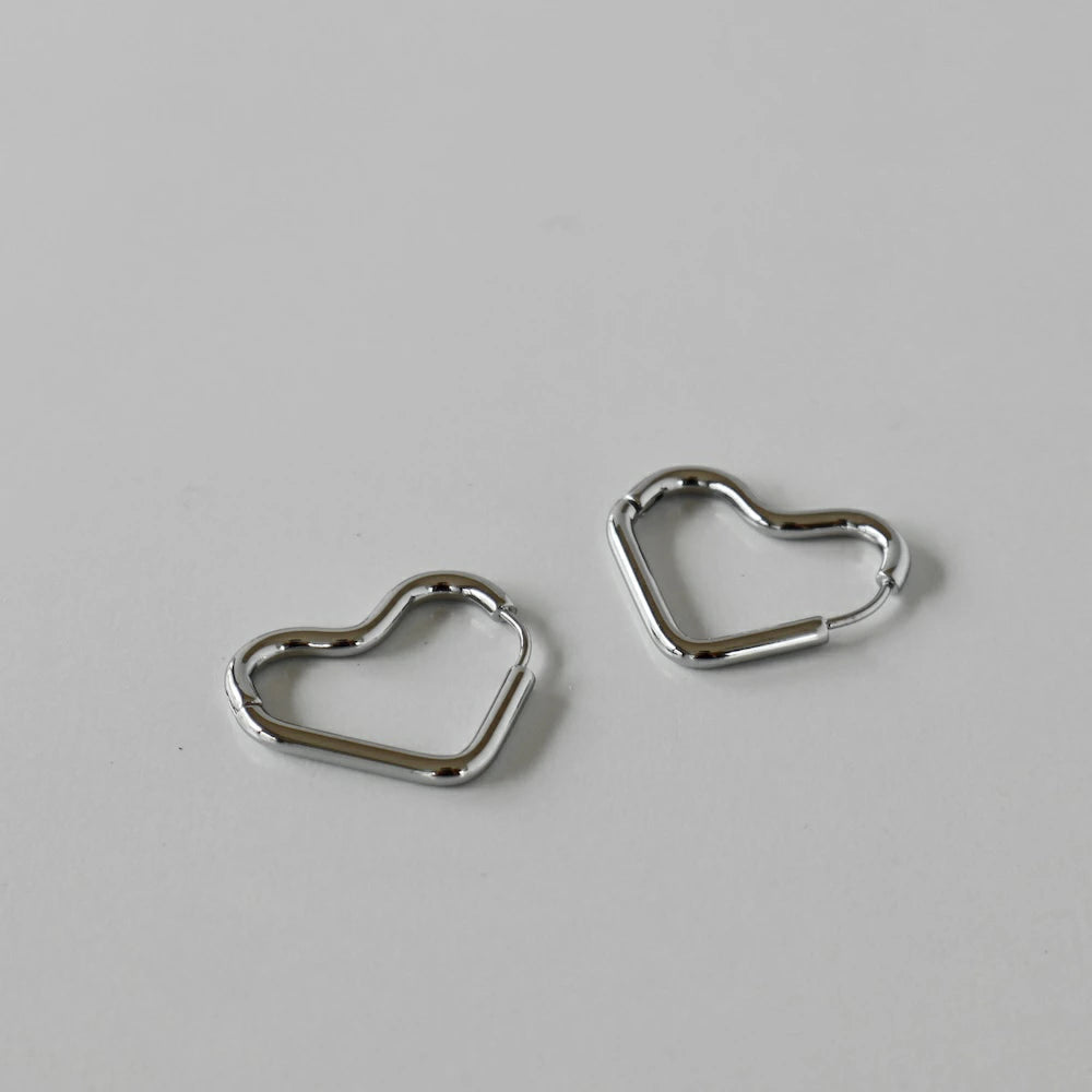 P126 stainless heart hoop pierce