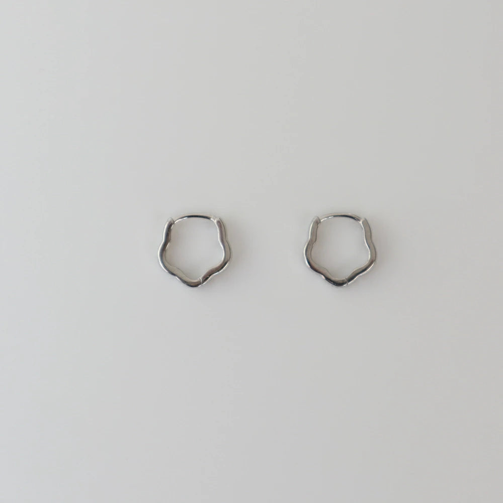 P144 silver925 flower motif hoop pierce