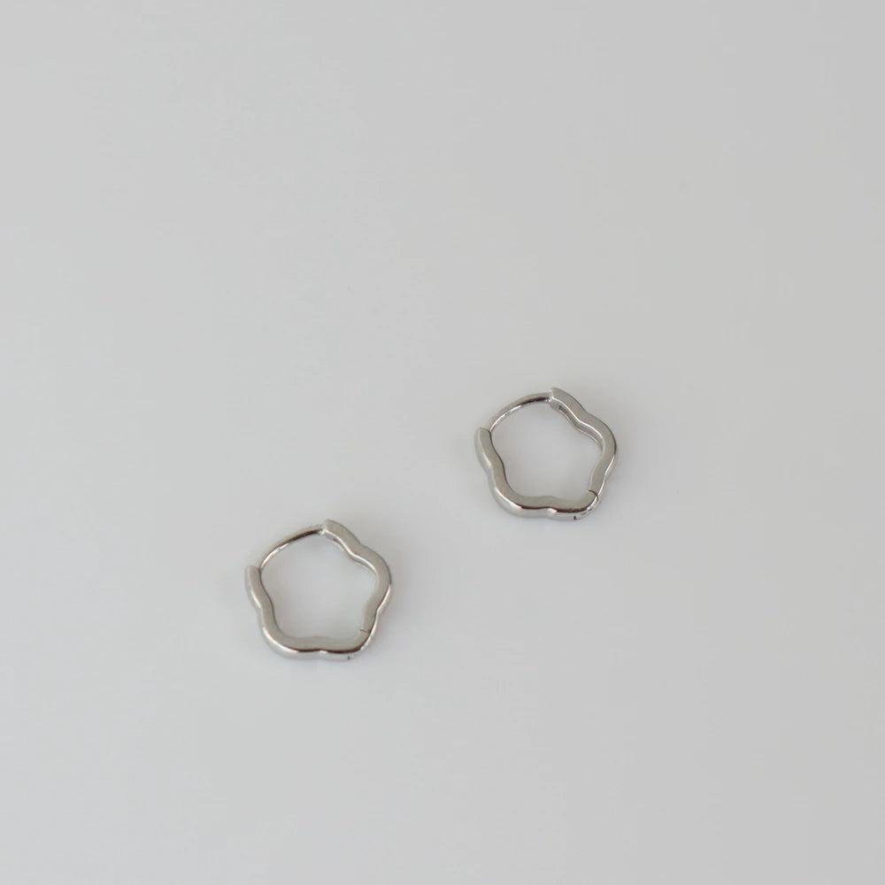 P144 silver925 flower motif hoop pierce