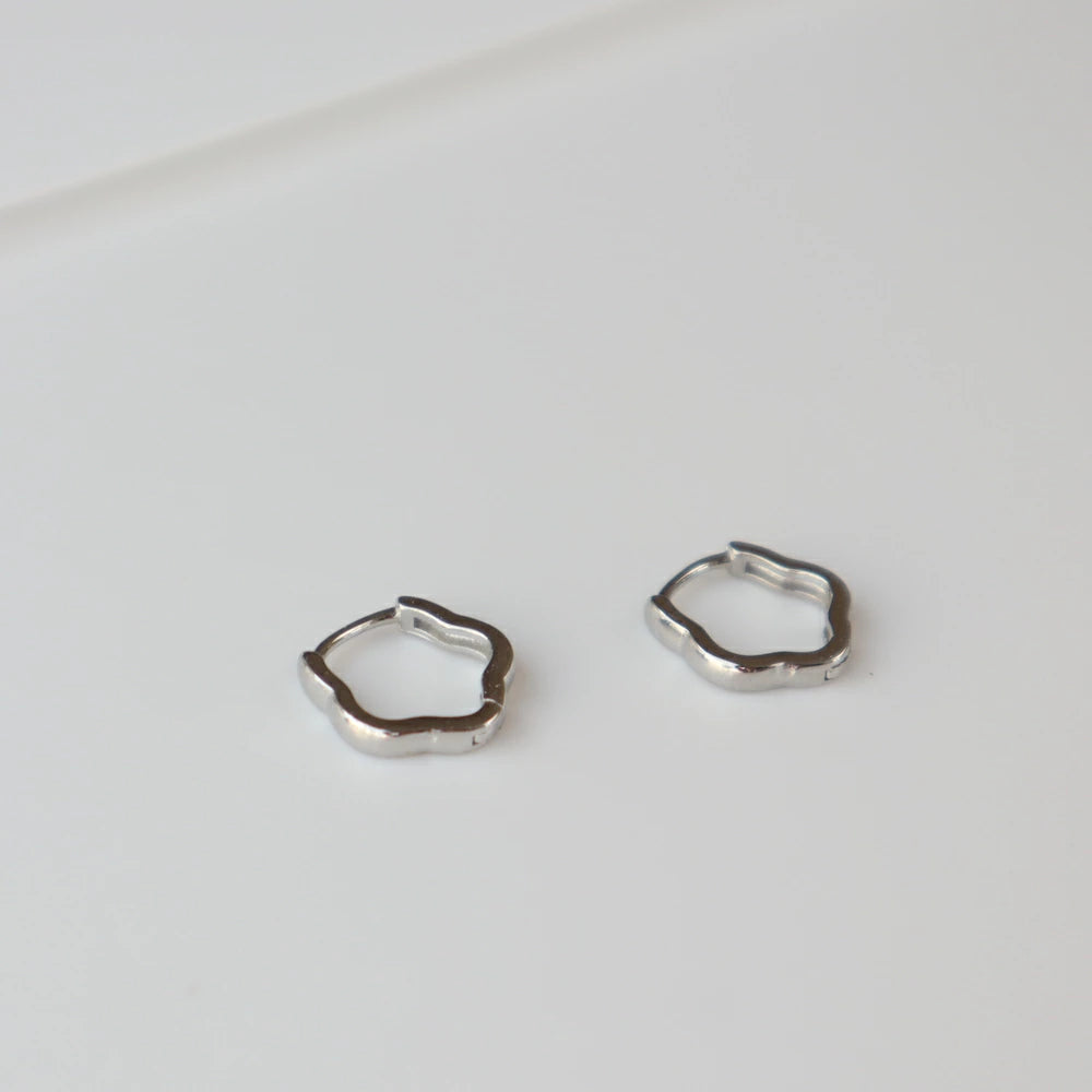 P144 silver925 flower motif hoop pierce