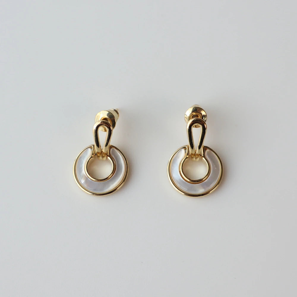 P381 white shell circle pierce