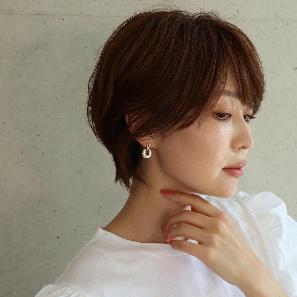 P381 white shell circle pierce