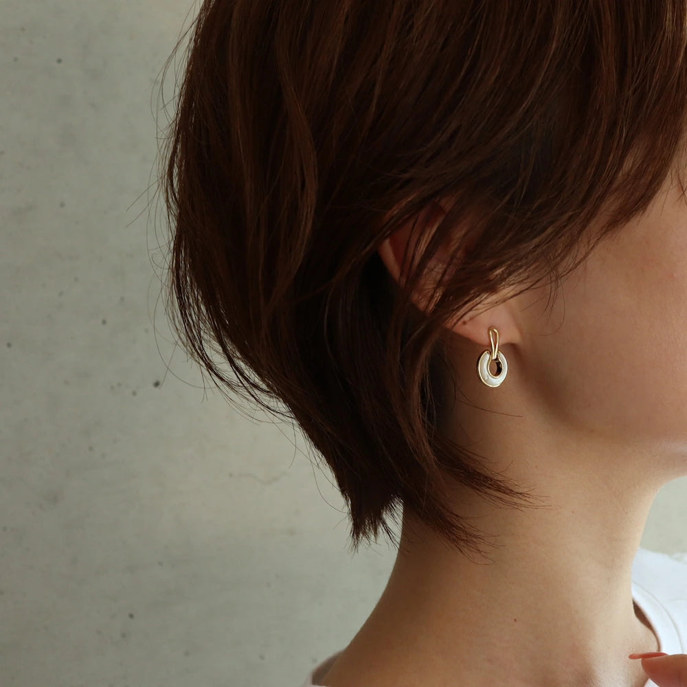 P381 white shell circle pierce