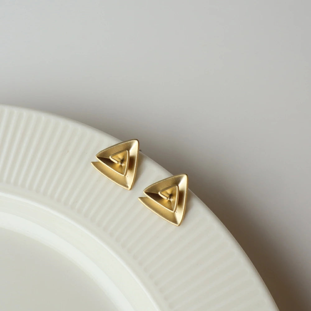 P235 matte gold circle minimum pierce