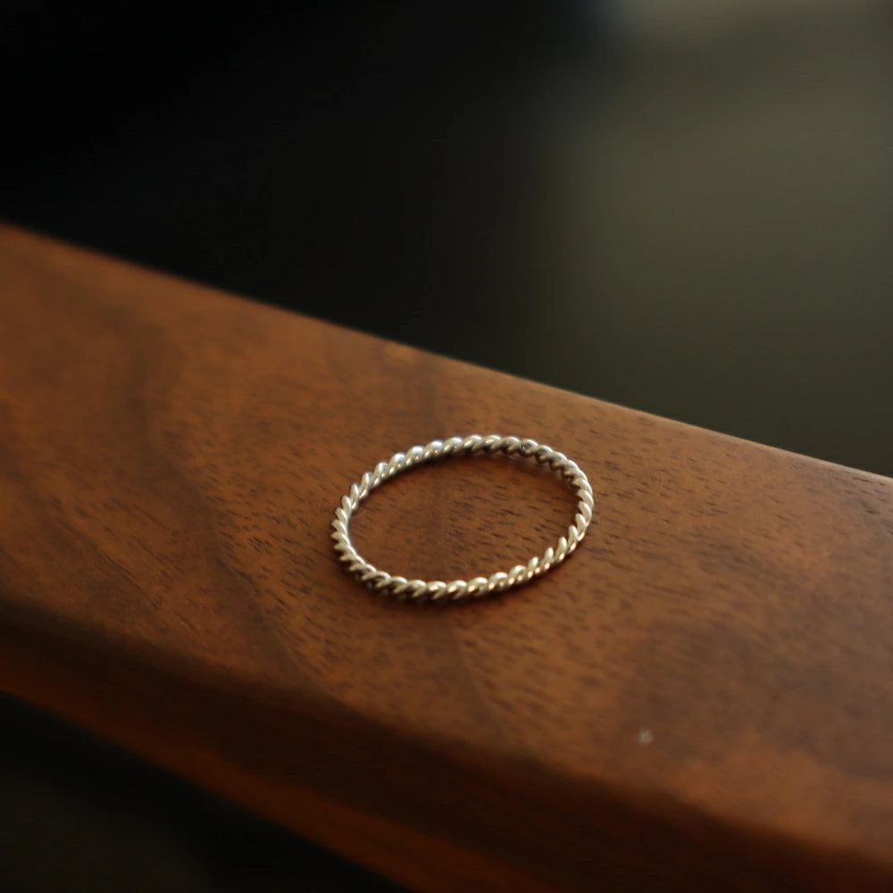 R024 stainless twist slim ring