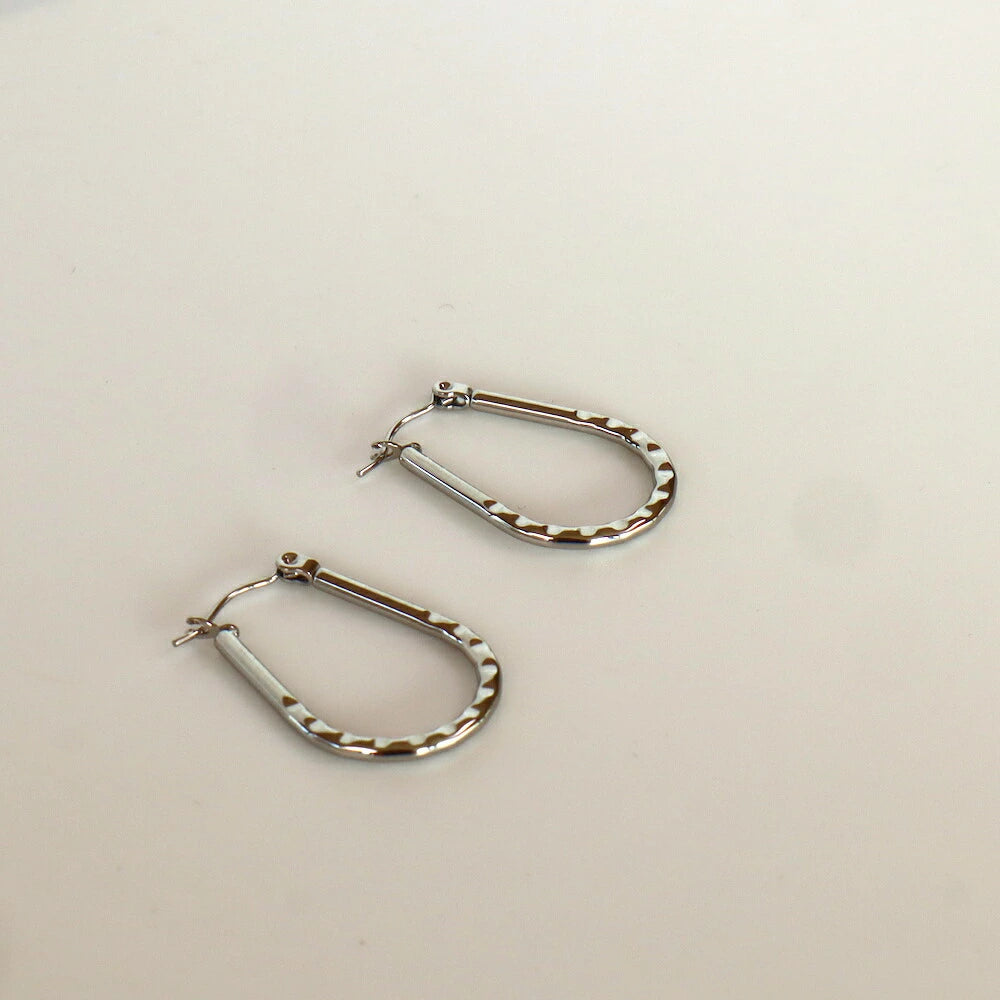 P030 stainless nuance hoop pierce